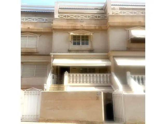 Bungalow Triplex con Estudio en Santa Pola Cerca de la Playa