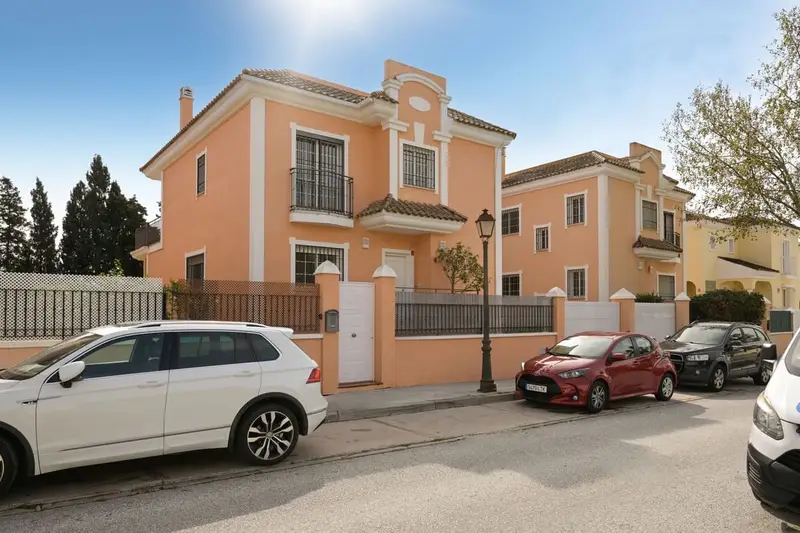 Chalet en Venta El Rosario Marbella 5 Dormitorios Piscina Privada