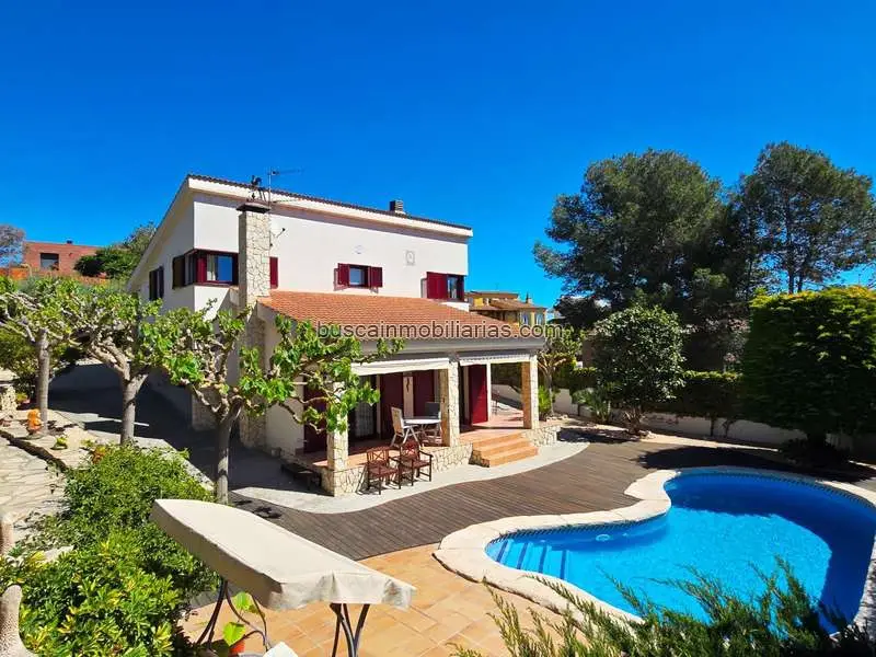 Casa en Venta en Canyelles con Piscina y Jardin