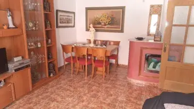 Piso en venta en Cieza con 3 habitaciones y patio