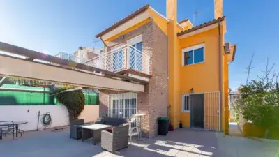 Chalet en Canadas del Parque con Piscina Privada y 5 Habitaciones