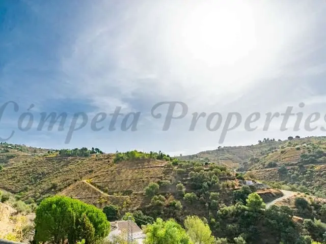 Villa de 5 Dormitorios en Venta cerca de Cómpeta