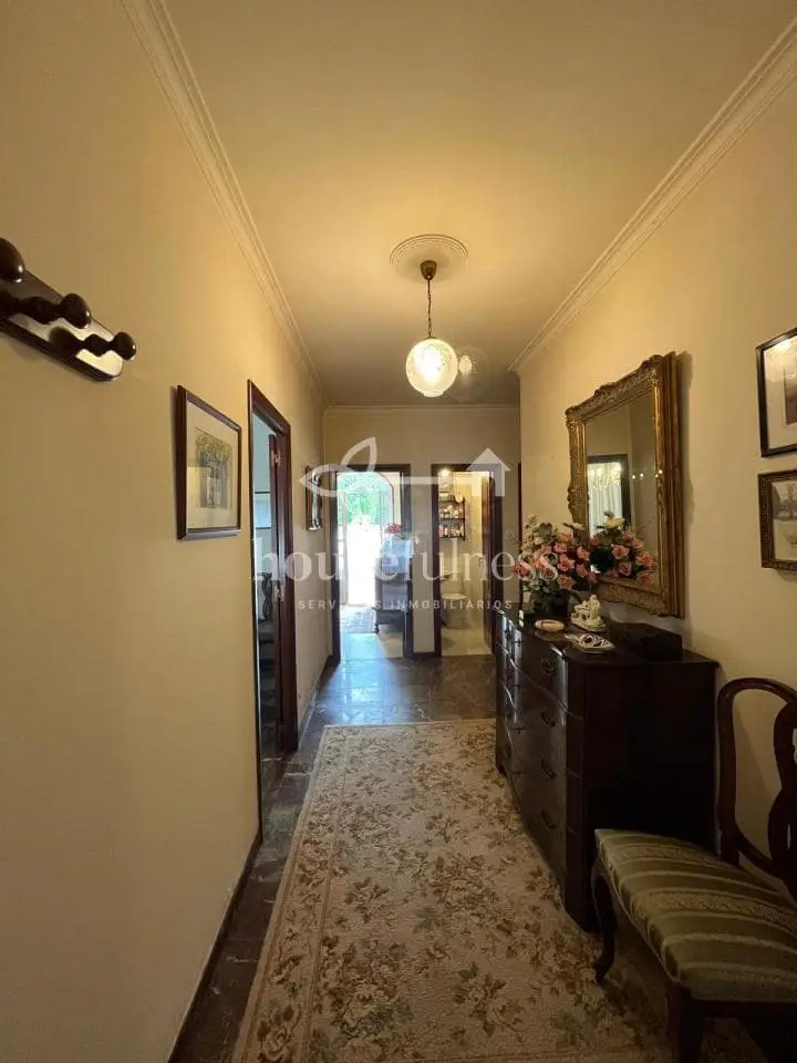 Chalet en Venta en Narón: Hogar con Jardín y Garaje