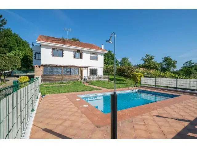 Casa en Cambre Bribes con Piscina 4 Habitaciones 271m2