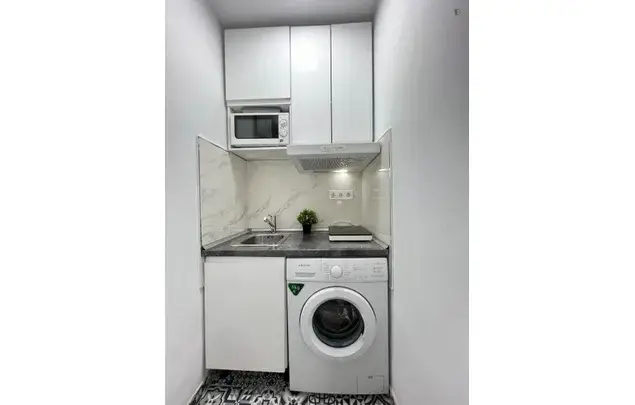 Estudio Moderno en Madrid 3-24 Meses