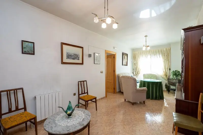 Casa en Benalua de 3 dormitorios con garaje