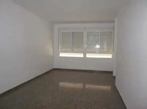 Garaje con 3 habitaciones y 3 baños en Vila-real
