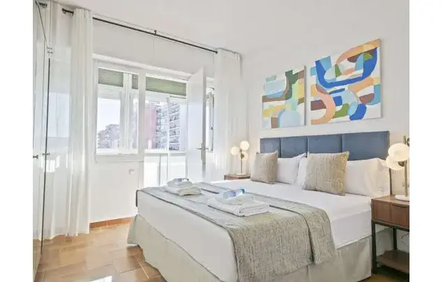 Rent 4 bedroom apartment of 90 m² in Barcelona