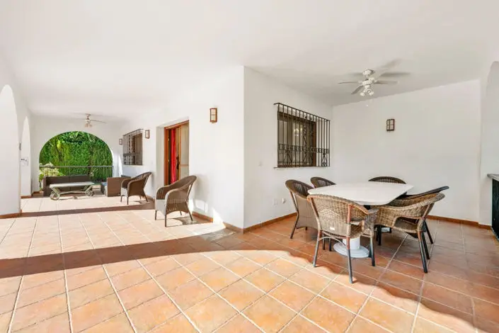 Villa de Lujo en Venta 5 Dormitorios Atalaya Alta