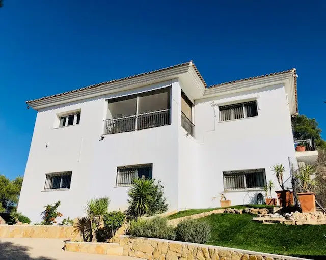 Villa de Lujo 4 Dormitorios Villena