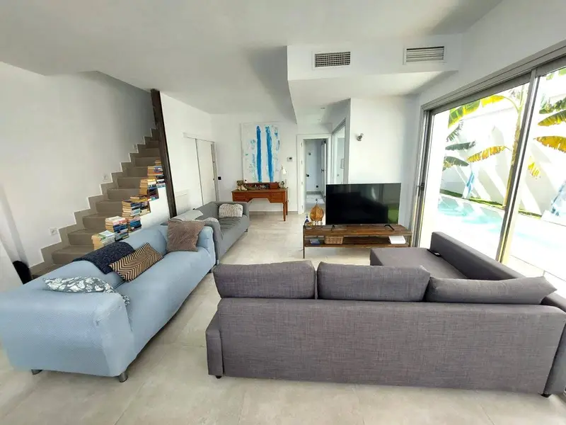 Chalet en Molina de Segura con Piscina Privada y Placas Solares