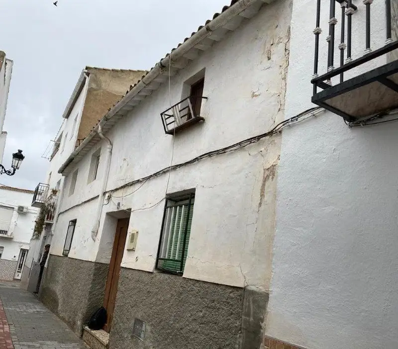 Casa 4 habitaciones en Huelma Jaen necesita reforma