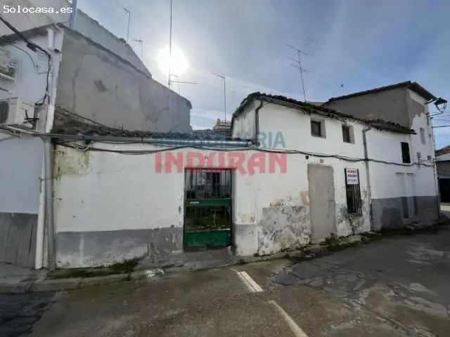 Solar Urbano en Calle Isabel La Cat3lica para Demoler o Reconstruir