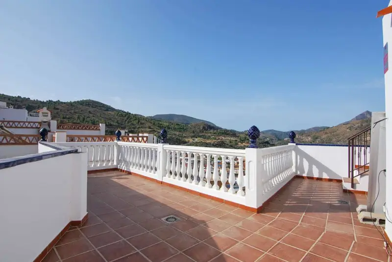 Casa en Valez de Benaudalla con Piscina y Vistas