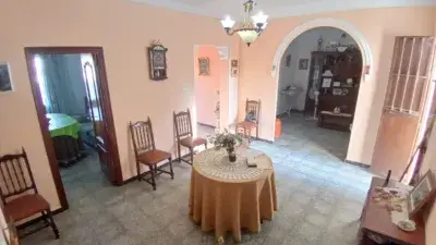 Casa en Venta en Burguillos 304m2 4 Dormitorios Patio 2 Baños