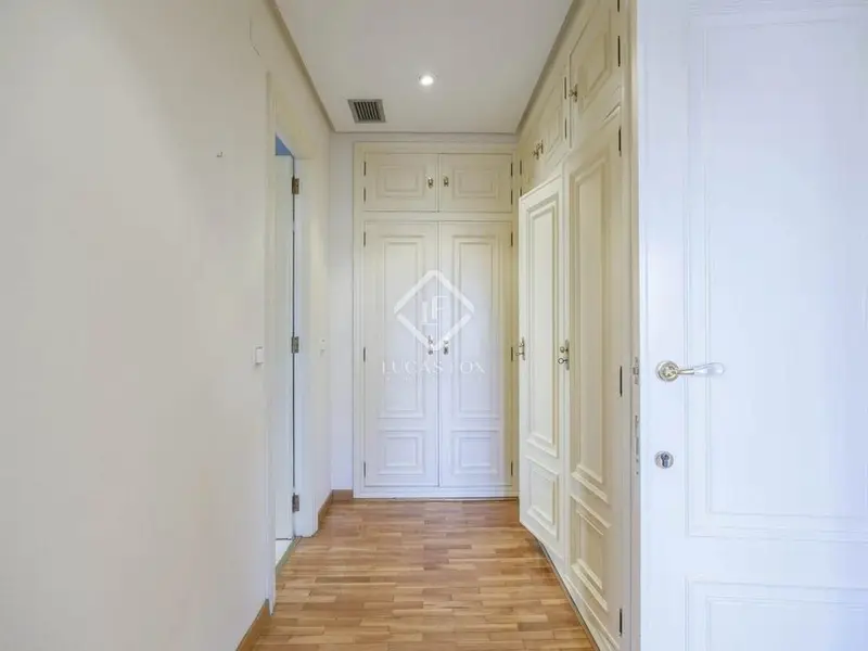 Apartamento 4 Dormitorios Plaza Virgen Valencia