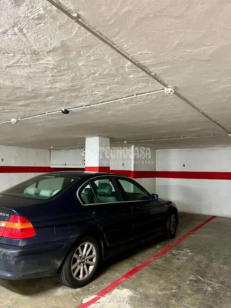 Plaza de Garaje en Venta en Albaicín 27m²