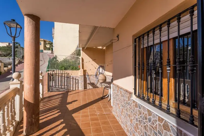 Chalet en Venta con Vistas Despejadas en La Portilla