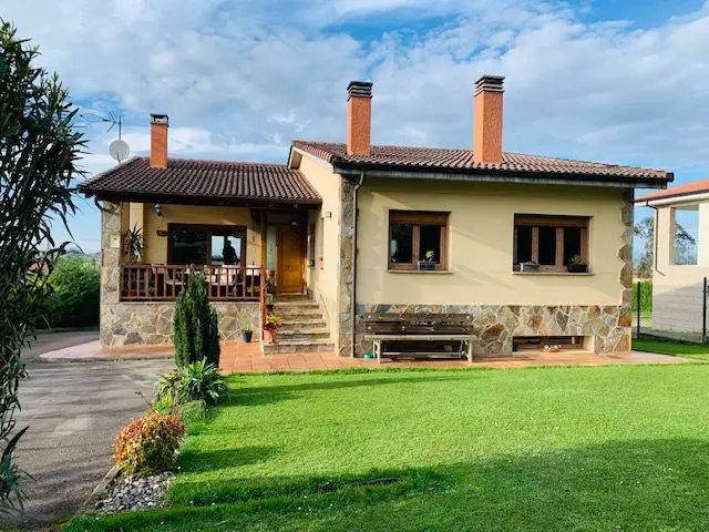 Venta Chalet con terraza en Valdesoto Pola de Siero