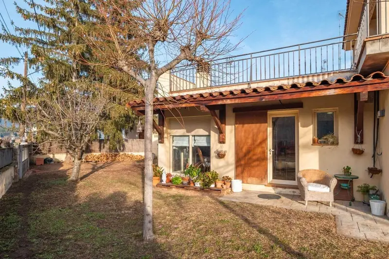 Chalet en venta en Santa Coloma de Farners con jardin y apartamento anexo