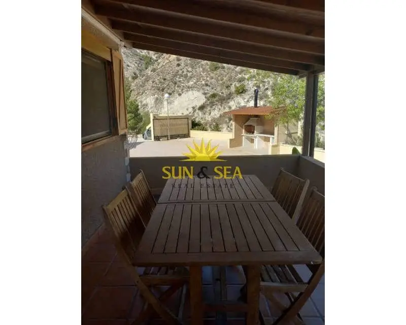 Chalet en Alquiler en Elche con Piscina y Sótano