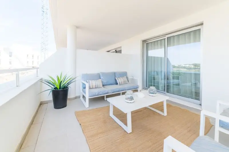 Atico en Cancelada Estepona con Terraza y Zonas Comunes