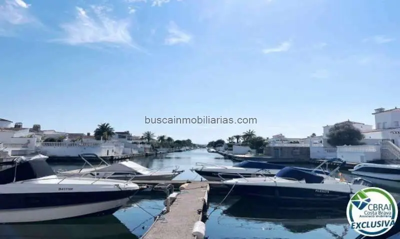 Casa en Canal Empuriabrava con Amarre 3 Dormitorios Reformada
