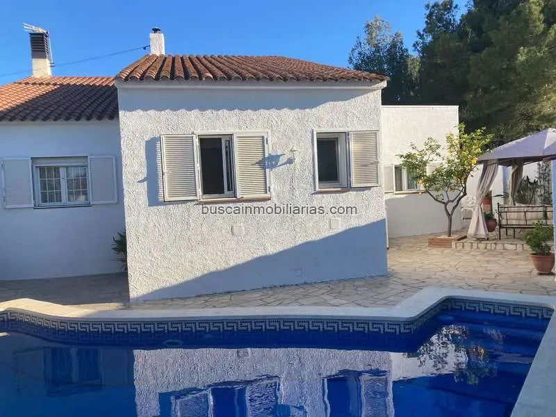 Chalet en Miami Platja con Piscina y Jardin