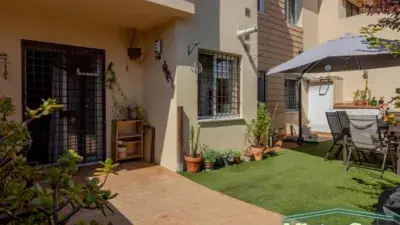Piso en Venta en Urbanizacion con Piscina y Jardin Privado