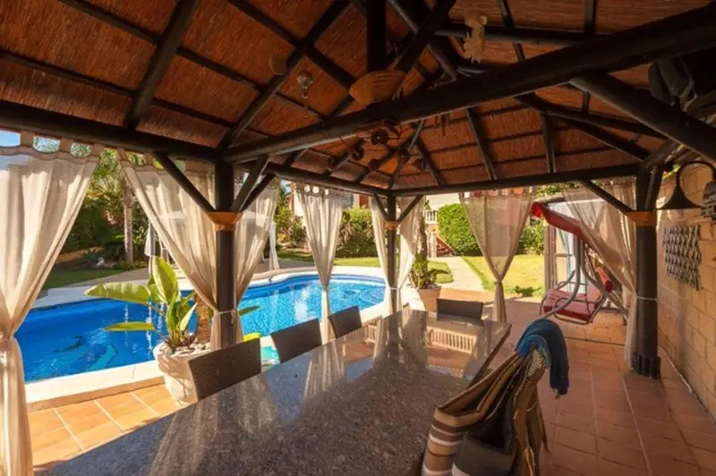 Chalet 5 Dormitorios Torremolinos Costa del Sol Piscina Jardin Vistas al Mar