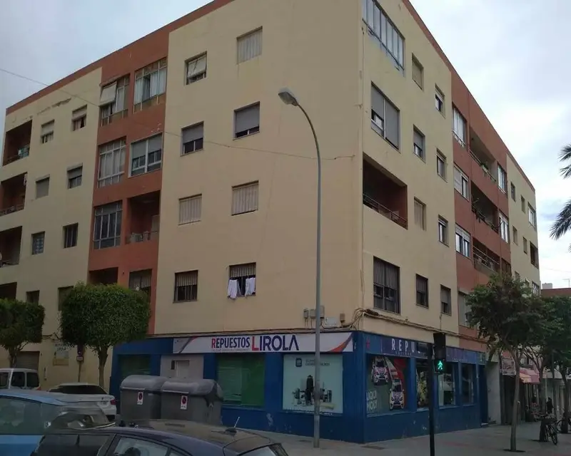 Piso 140m2 4 habitaciones 2 baños Ejido Almeria