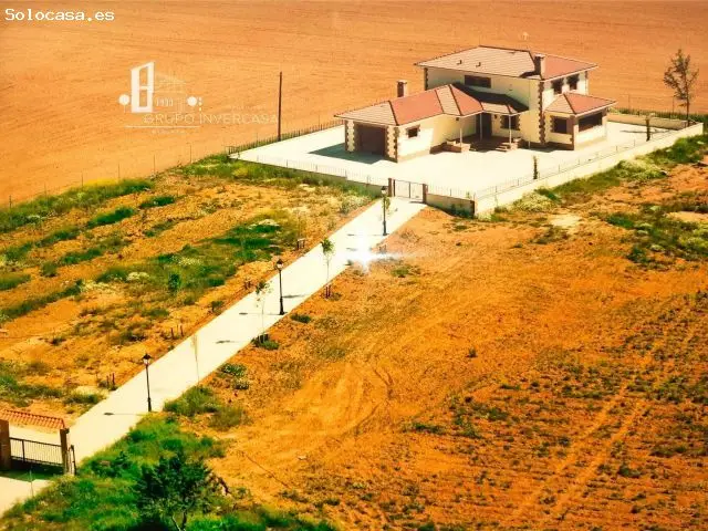 Chalet con Parcela y Naves en Pobo de Dueñas