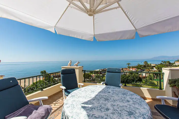 Ático 3 Dormitorios Primera Línea de Playa Marbella Este