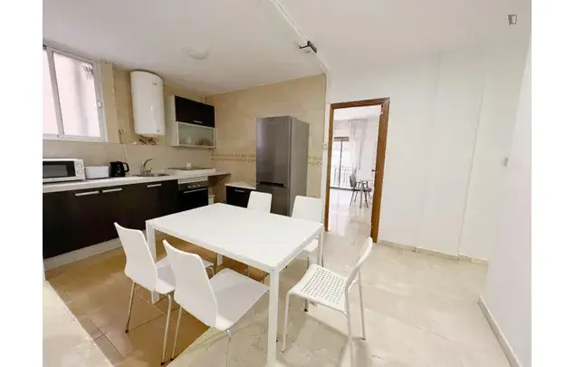 Rent 5 bedroom apartment in Granada