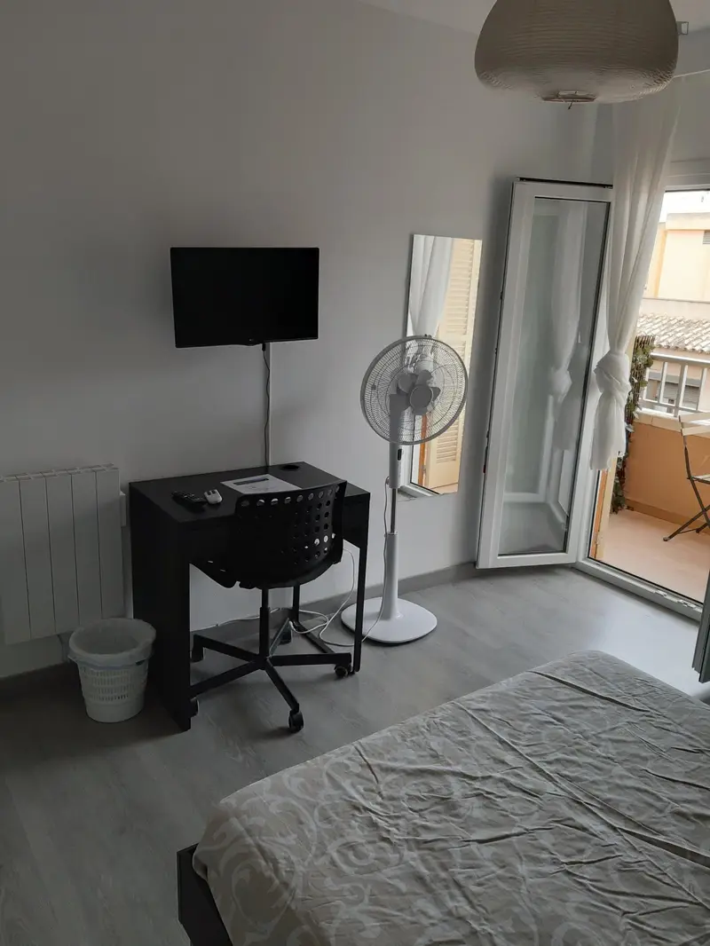 Habitacion Doble con Balcon y Baño Privado Cerca de San Juan