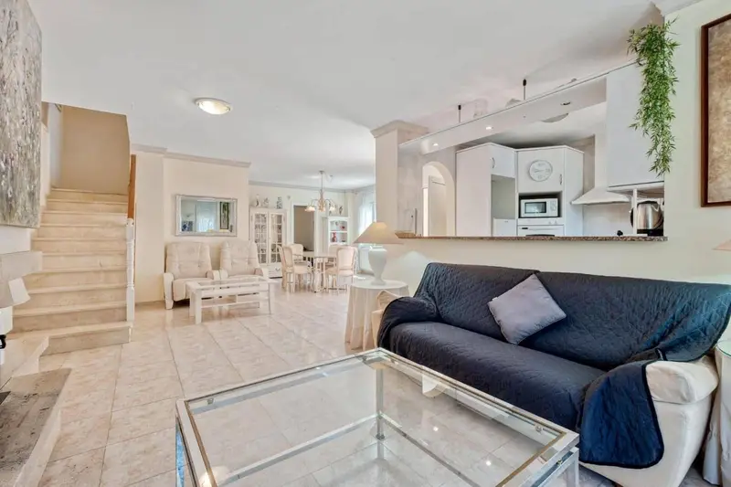 Casa en Venta Empuriabrava con Piscina y Jardin