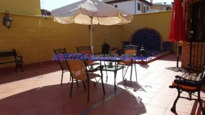 Chalet en Venta Linares con Piscina Privada y 4 Dormitorios