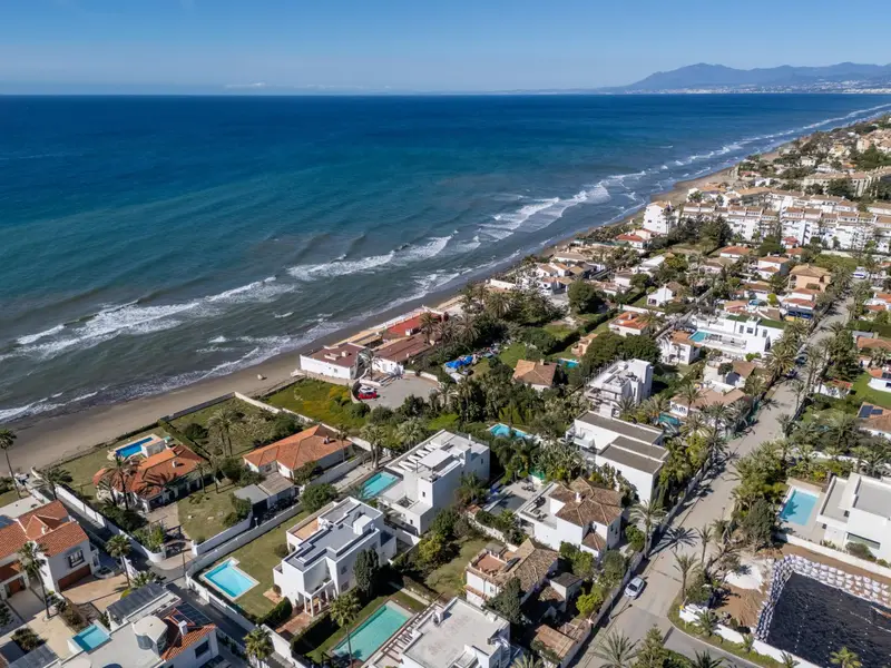 Villa de Lujo en Primera Linea de Playa Marbesa