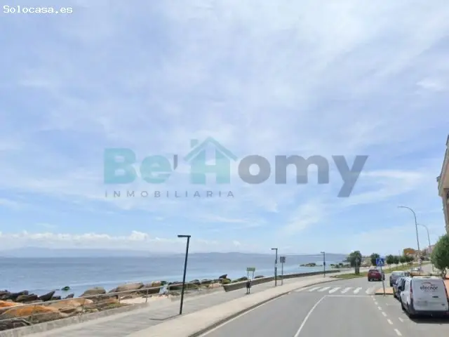 Local Comercial en Ribeira con Vistas al Mar