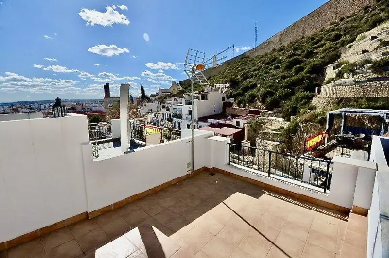 Casa Reformada Santa Cruz Alicante 2 Dormitorios 70m2 Terraza Vistas Mar