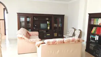 Chalet en venta en Prado del Rey: 4 habitaciones, 3 baños, terraza y patio
