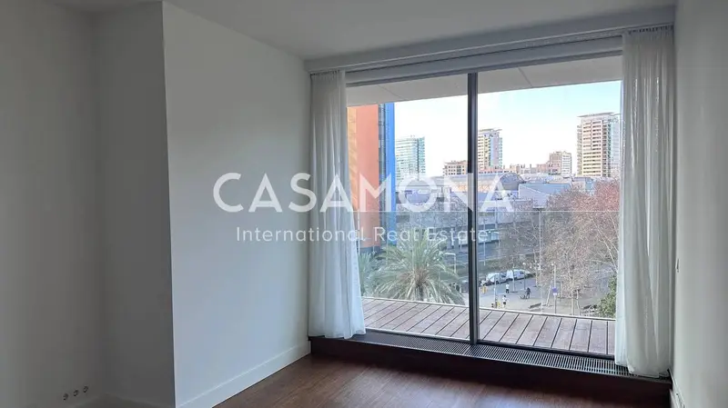 Apartamento en Diagonal Mar Barcelona con Vistas al Mar y Piscina