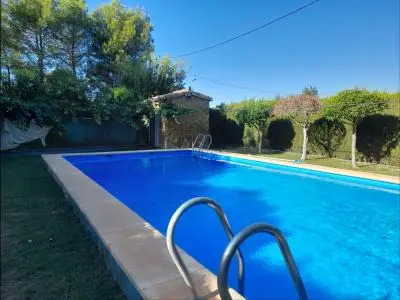 Chalet en parcela 2700m2 con piscina y barbacoa cerca San Clemente