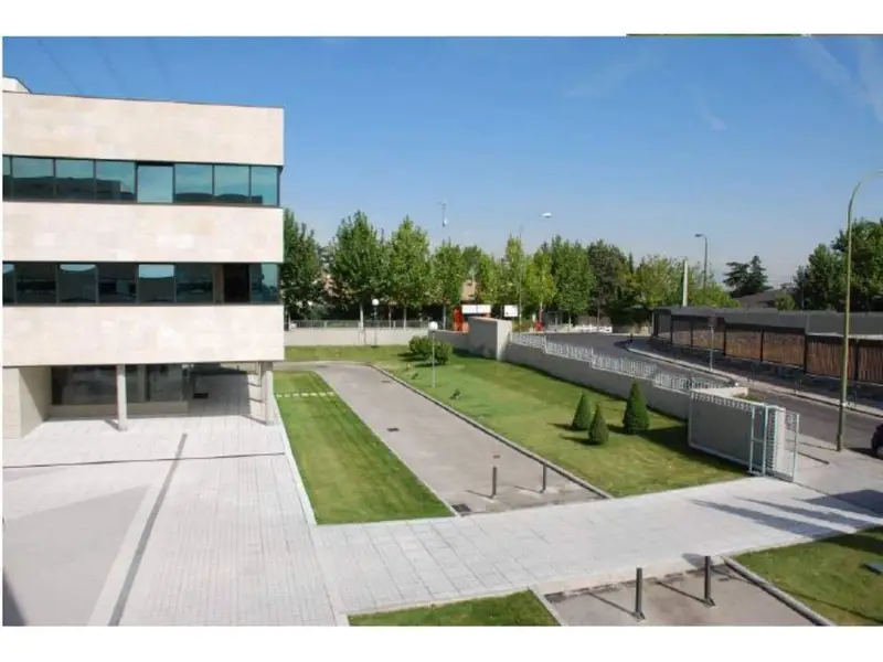 Oficina en Alquiler Madrid - El Plantío - Equipada y lista para entrar