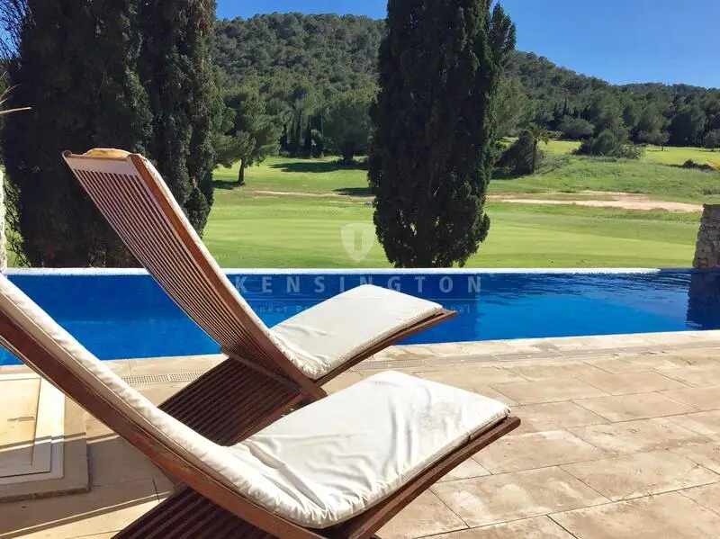 Adosado de Lujo en Roca Llisa con Piscina Privada