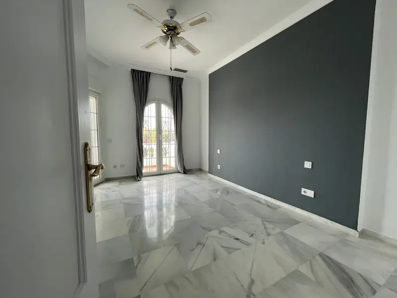 Casa Villa 3 Dormitorios Alquiler Milla Oro Marbella
