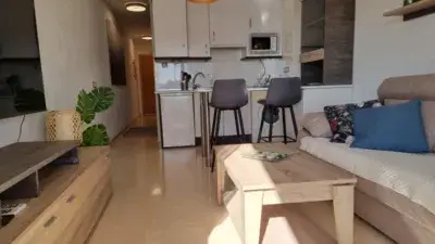 Apartamento con Vistas al Mar y Piscina