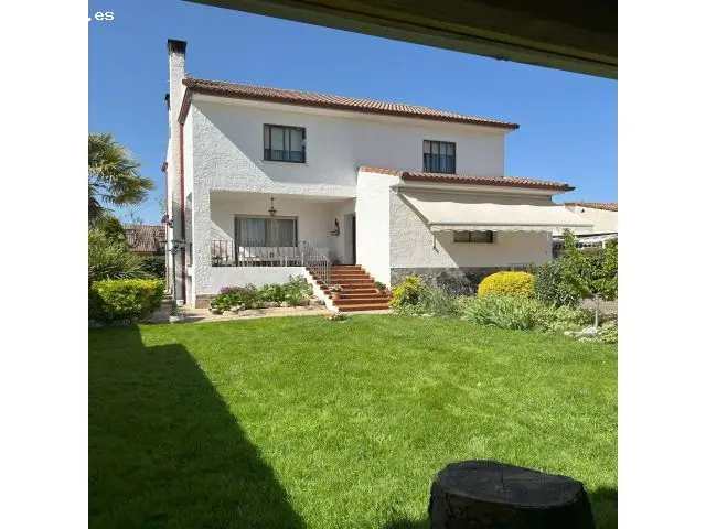 Chalet en Alovera con Jardin Piscina y Bodega Cerca de Madrid