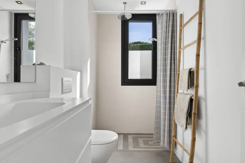 Casa-Villa de 4 Dormitorios alquiler Elviria, España
