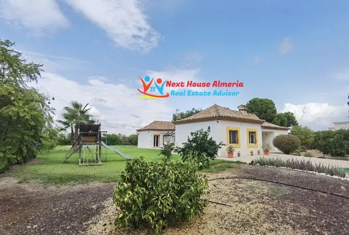 Chalet de Lujo en Purias Lorca con Piscina y Establos